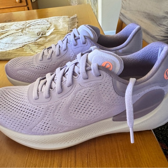LULULEMON running shoes - Picture 7 of 7